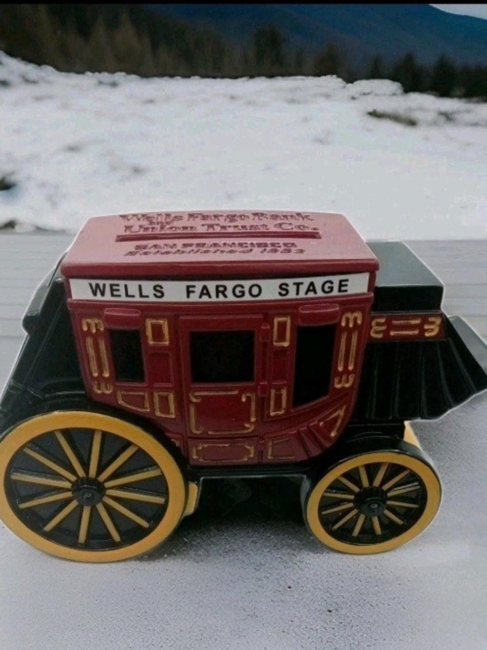 2010 NOS Wells Fargo Cast Iron Stagecoach Bank w/ Carry Bag Coin Collector